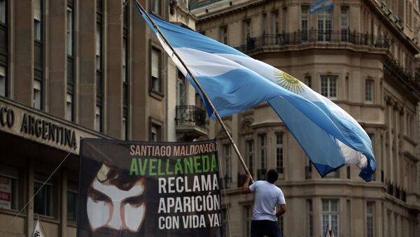 Protestas contra la desaparición del activista argentino Santiago Maldonado - Sputnik Mundo