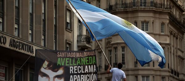 Protestas contra la desaparición del activista argentino Santiago Maldonado - Sputnik Mundo