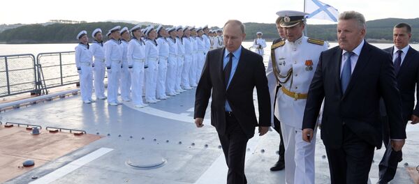 Vladímir Putin, presidente de Rusia, visita la nueva corbeta Sovershenni de la Flota del Pacífico de la Armada del país Vladímir Putin, presidente de Rusia, visita la nueva corbeta Sovershenni de la Flota del Pacífico de la Armada del país - Sputnik Mundo