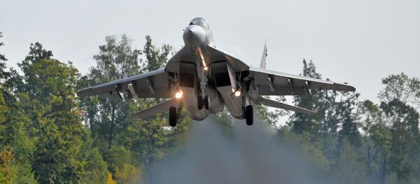 El caza bielorruso MiG-29 durante la preparación para las maniobras Zapad 2017 en Bielorrusia - Sputnik Mundo