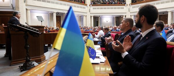 Petró Poroshenko, presidente de Ucrania, durante discurso anual ante el Parlamento Petró Poroshenko, presidente de Ucrania, durante discurso anual ante el Parlamento - Sputnik Mundo