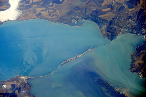 El grandioso puente de Crimea, visto desde el espacio - Sputnik Mundo