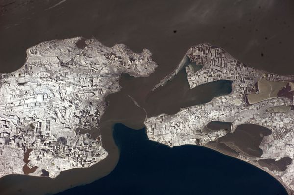 El grandioso puente de Crimea, visto desde el espacio - Sputnik Mundo