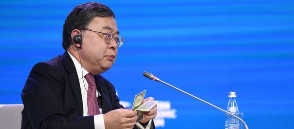 Presidente de Hang Lung Propiedades Ronnie Chan en la sesión plenaria del Tercer Foro Económico Oriental en Vladivostok - Sputnik Mundo