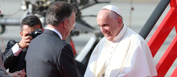 El presidente de Colombia; Juan Manuel Santos junto al papa Francisco en Palacio de Nariño El presidente de Colombia; Juan Manuel Santos junto al papa Francisco en Palacio de Nariño - Sputnik Mundo