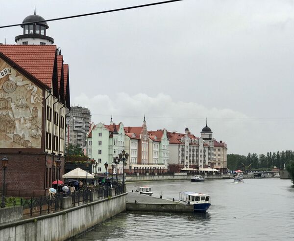 Típicas casas regiomontanas a orillas del río - Sputnik Mundo