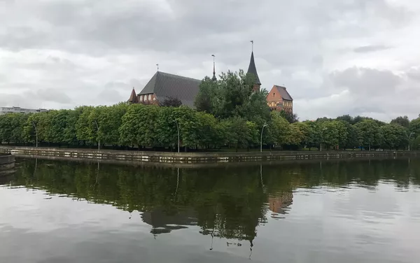 Catedral de Kaliningrado desde el otro lado del río Catedral de Kaliningrado desde el otro lado del río - Sputnik Mundo