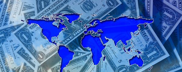 Un mapamundi sobre varios billetes de 1 dólar - Sputnik Mundo