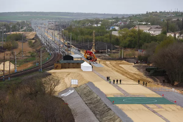 La construcción de la línea férrea Zhuravka-Millerovo que evita el paso por Ucrania, Rusia, 20 de abril de 2016 La construcción de la línea férrea Zhuravka-Millerovo que evita el paso por Ucrania, Rusia, 20 de abril de 2016 - Sputnik Mundo