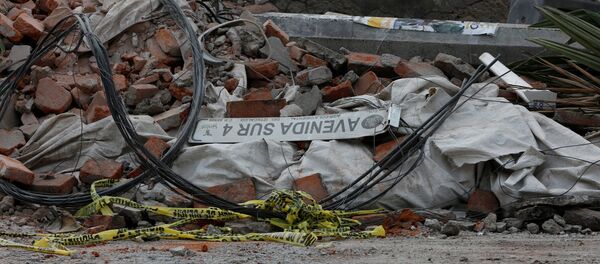 Parte de un muro destruido después de un terremoto en la Ciudad de México - Sputnik Mundo