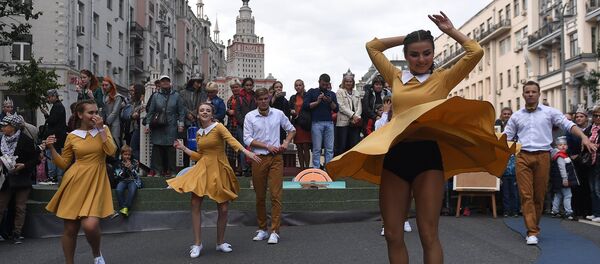 Rompehielos y bailarinas: así festeja Moscú su 870 aniversario Rompehielos y bailarinas: así festeja Moscú su 870 aniversario - Sputnik Mundo