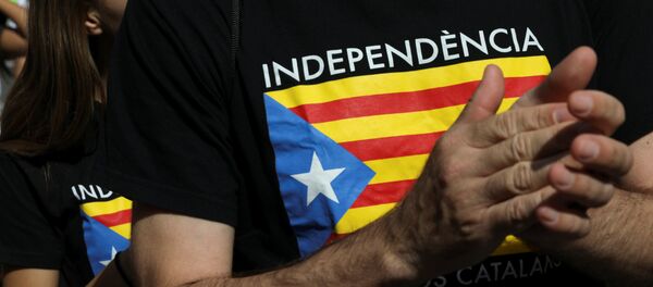 Bandera de Cataluña en una camiseta Bandera de Cataluña en una camiseta - Sputnik Mundo