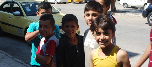 Niños de la ciudad siria de Deir Ezzor Niños de la ciudad siria de Deir Ezzor - Sputnik Mundo
