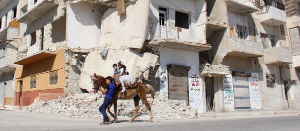 Niños en la ciudad siria de Idlib - Sputnik Mundo