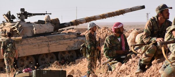 Tropas gubernamentales sirias en las afueras de Deir Ezzor - Sputnik Mundo
