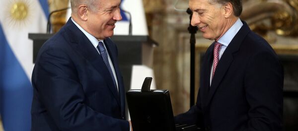 Primer ministro de Israel, Benjamín Netanyahu, y presidente de Argentina, Mauricio Macri Primer ministro de Israel, Benjamín Netanyahu, y presidente de Argentina, Mauricio Macri - Sputnik Mundo