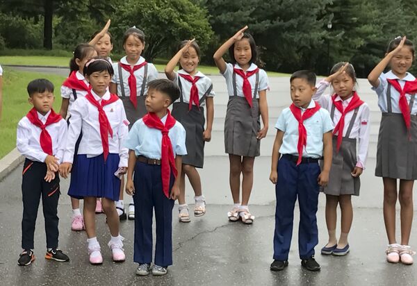 Niños en las calles de Pyongyang - Sputnik Mundo