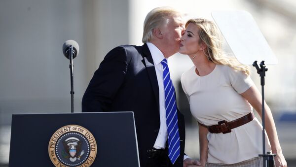 El presidente de EEUU Donald Trump y su hija, Ivanka Trump - Sputnik Mundo