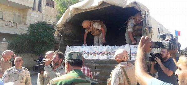 La entrega de la ayuda humanitaria rusa a los sirios - Sputnik Mundo