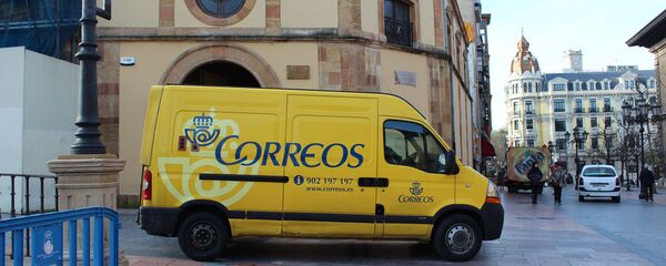 Un vehículo de la empresa estatal de Correos en España - Sputnik Mundo