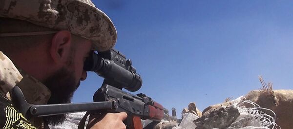 Soldado del Ejército sirio cerca de la base aérea de Deir Ezzor (archivo) - Sputnik Mundo