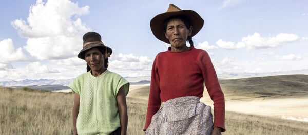 Hermelinda Umasi Magaño y Tomasa Vasquez de la comunidad Bajo Huancané - Sputnik Mundo