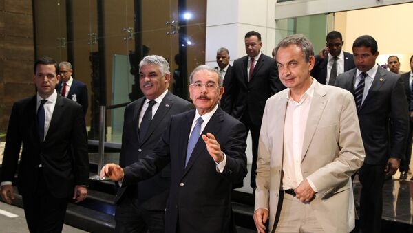 Canciller de la República Dominicana, Miguel Vargas, presidente de la República Dominicana, Danilo Medina, y el expresidente del Gobierno español, José Luis Zapatero - Sputnik Mundo