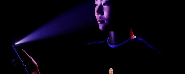 Demostración del sistema de reconocimiento facial de Apple Demostración del sistema de reconocimiento facial de Apple - Sputnik Mundo