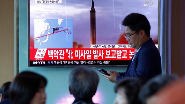 Corea del Norte lanza un misil balístico - Sputnik Mundo