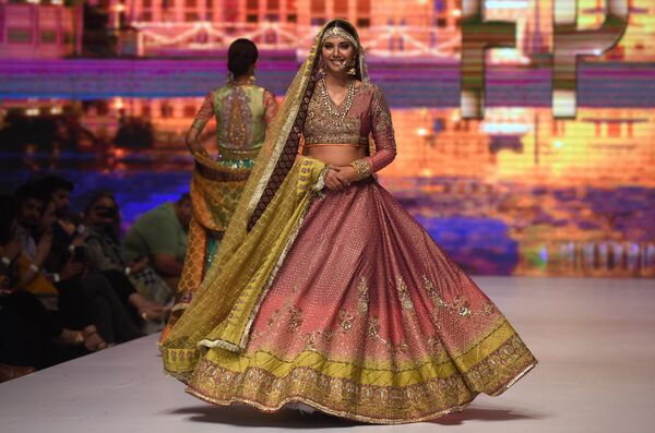 Sensualidad oriental en la Semana de la moda de Pakistán - Sputnik Mundo