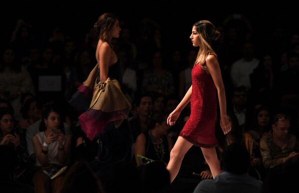 Sensualidad oriental en la Semana de la moda de Pakistán - Sputnik Mundo