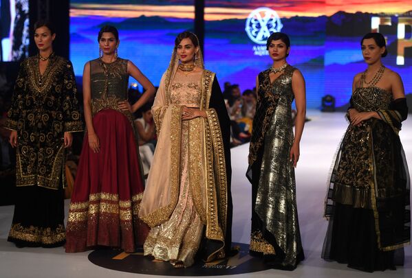 Sensualidad oriental en la Semana de la moda de Pakistán - Sputnik Mundo