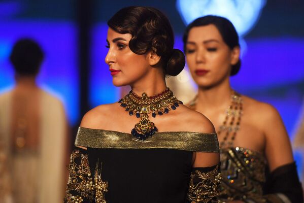 Sensualidad oriental en la Semana de la moda de Pakistán - Sputnik Mundo