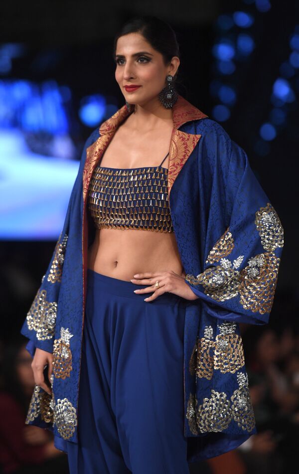 Sensualidad oriental en la Semana de la moda de Pakistán - Sputnik Mundo