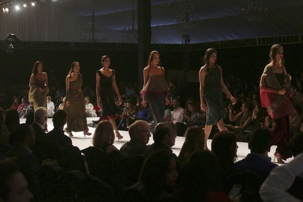 Sensualidad oriental en la Semana de la moda de Pakistán - Sputnik Mundo