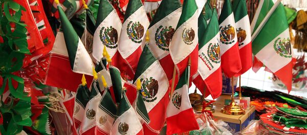 Artículos para festejos patrios en México - Sputnik Mundo