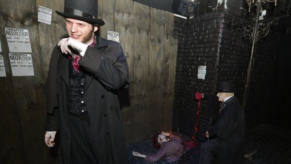 Un hombre vestido de Jack el Destripador - Sputnik Mundo