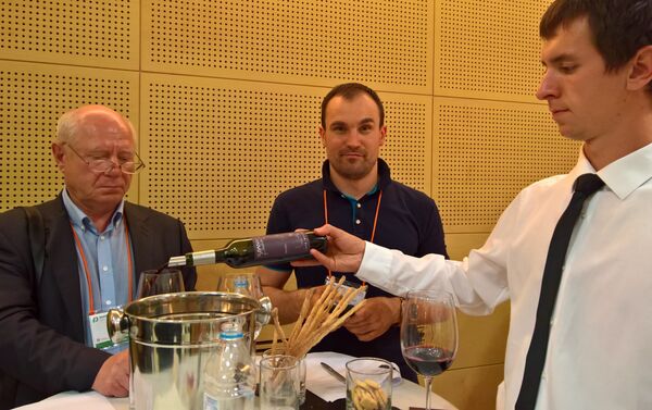 Degustación de vinos Malbec durante la Feria Internacional de Alimentos de Moscú Degustación de vinos Malbec durante la Feria Internacional de Alimentos de Moscú - Sputnik Mundo