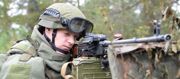 Militar ruso durante los ejercicios militares ruso-bielorrusos Zapad 2017 - Sputnik Mundo