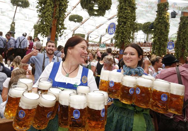 Diversión, chicas y cerveza: el Oktoberfest arranca en Múnich - Sputnik Mundo