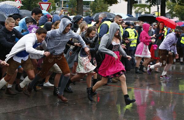 Diversión, chicas y cerveza: el Oktoberfest arranca en Múnich - Sputnik Mundo