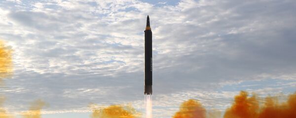 Lanzamiento de un misil por Corea del Norte - Sputnik Mundo