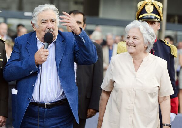 El expresidente de Uruguay, José Mujica, y la vicepresidenta de Uruguay, Lucía Topolansky (archivo) - Sputnik Mundo
