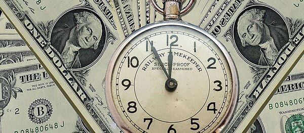 Dólares y un reloj - Sputnik Mundo