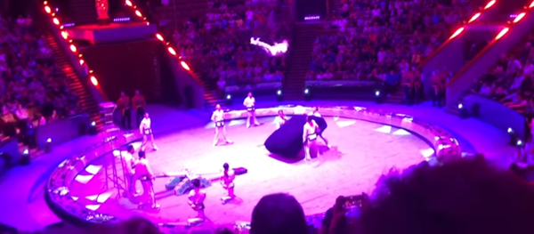 Un acróbata trata de establecer el récord Guinness y se rompe el cuello Un acróbata trata de establecer el récord Guinness y se rompe el cuello - Sputnik Mundo