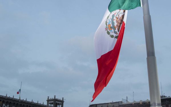 Ceremonia en memoria de las personas que perdieron la vida durante el sismo del 19 de septiembre de 1985 Ceremonia en memoria de las personas que perdieron la vida durante el sismo del 19 de septiembre de 1985 - Sputnik Mundo