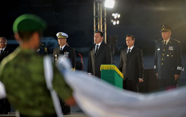 Ceremonia en memoria de las personas que perdieron la vida durante el sismo del 19 de septiembre de 1985 Ceremonia en memoria de las personas que perdieron la vida durante el sismo del 19 de septiembre de 1985 - Sputnik Mundo