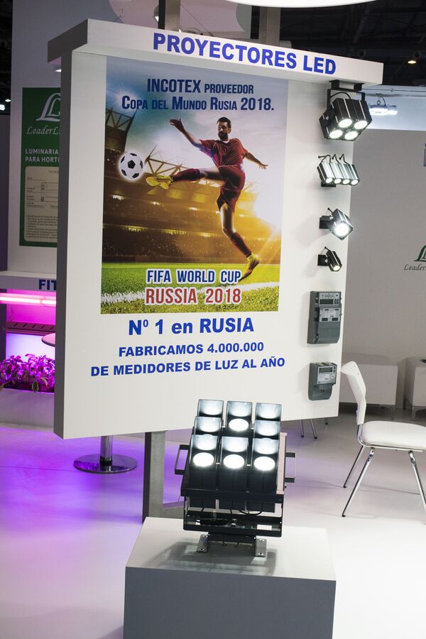 La empresa Incotex, proveedora de los estadios de Rusia 2018, exhibe sus productos en Argentina - Sputnik Mundo