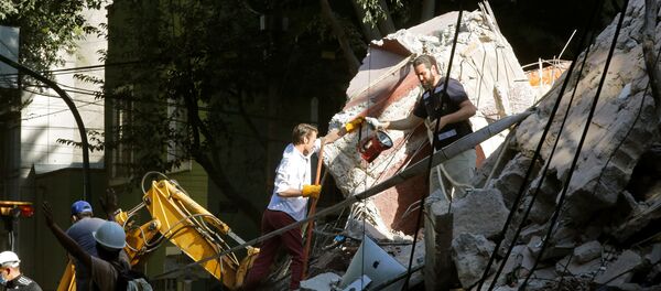 Labores de rescate tras el sismo en México (archivo) - Sputnik Mundo
