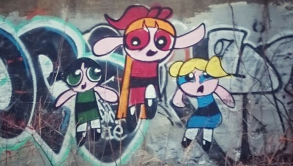 Un grafiti de la animación 'Las chicas superpoderosas' - Sputnik Mundo